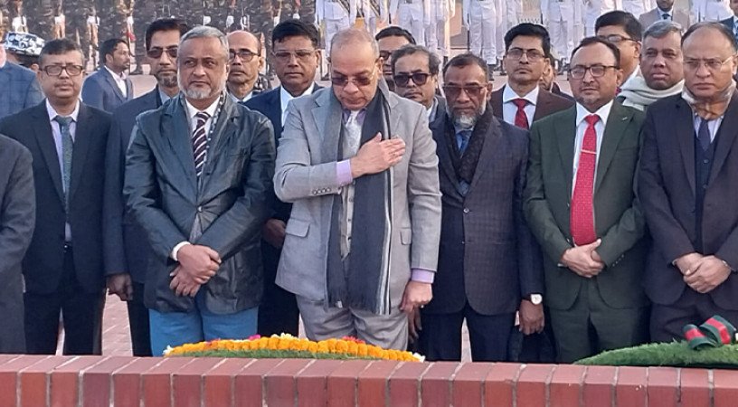 জাতীয় স্মৃতিসৌধে প্রধান বিচারপতির শ্রদ্ধা