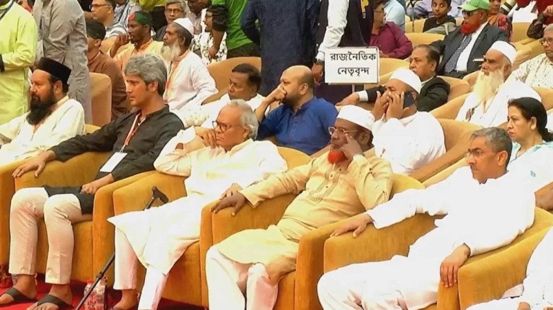 নতুন দলের আত্মপ্রকাশ অনুষ্ঠানে যোগ দিয়েছেন বিভিন্ন দলের নেতারা