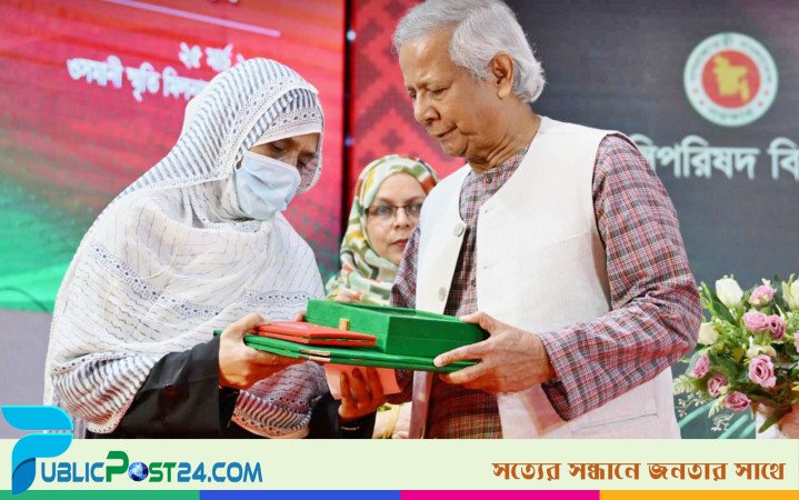 স্বাধীনতা পুরস্কার প্রদান করলেন প্রধান উপদেষ্টা