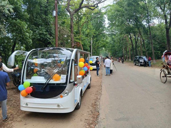 জাবি'র ৪ কার্ট-গাড়ি ফেরত নিলো কোম্পানি, শিক্ষার্থীদের দুর্ভোগ